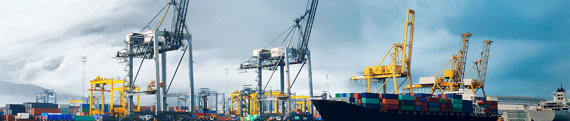 Empresa extranjera dise�a interiores y ejecuta obras en tiendas de cadena de lujo internacional. Consecuencias fiscales